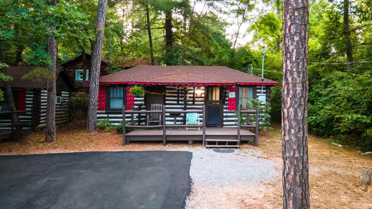 Log Cabin Motor Court แอชวิลล์ ภายนอก รูปภาพ