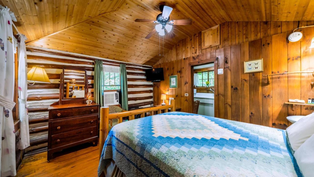 Log Cabin Motor Court แอชวิลล์ ภายนอก รูปภาพ