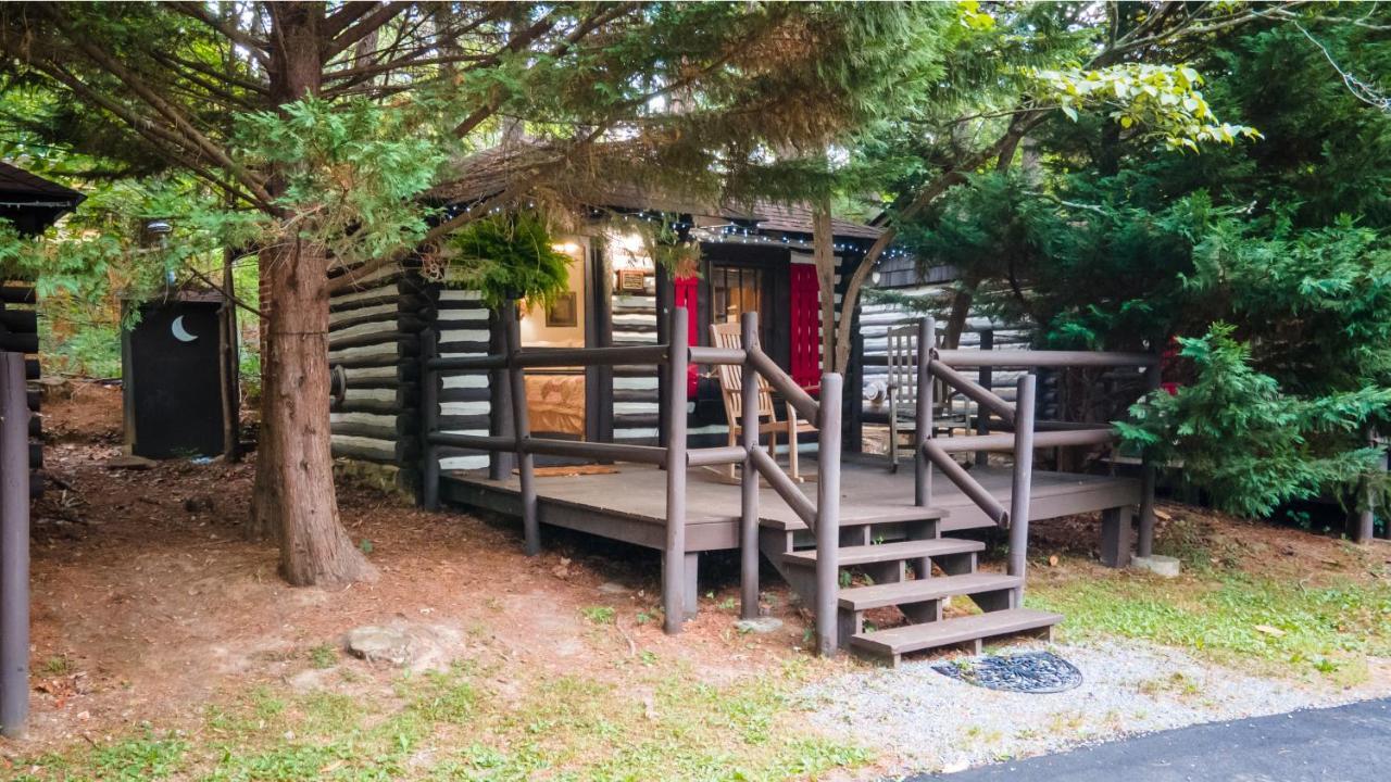 Log Cabin Motor Court แอชวิลล์ ภายนอก รูปภาพ