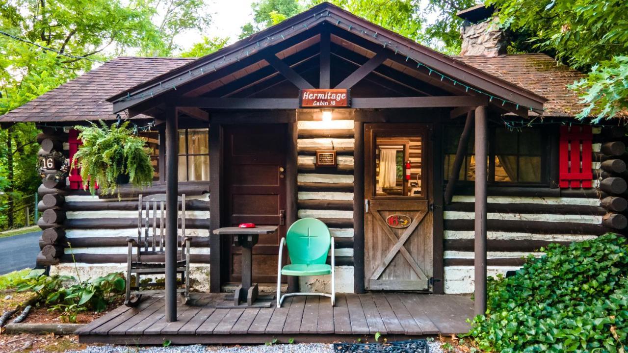 Log Cabin Motor Court แอชวิลล์ ภายนอก รูปภาพ