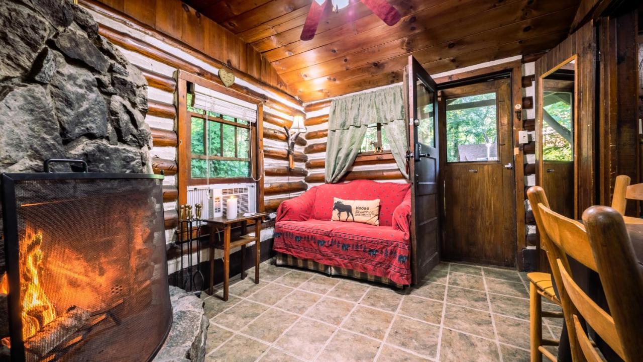Log Cabin Motor Court แอชวิลล์ ภายนอก รูปภาพ