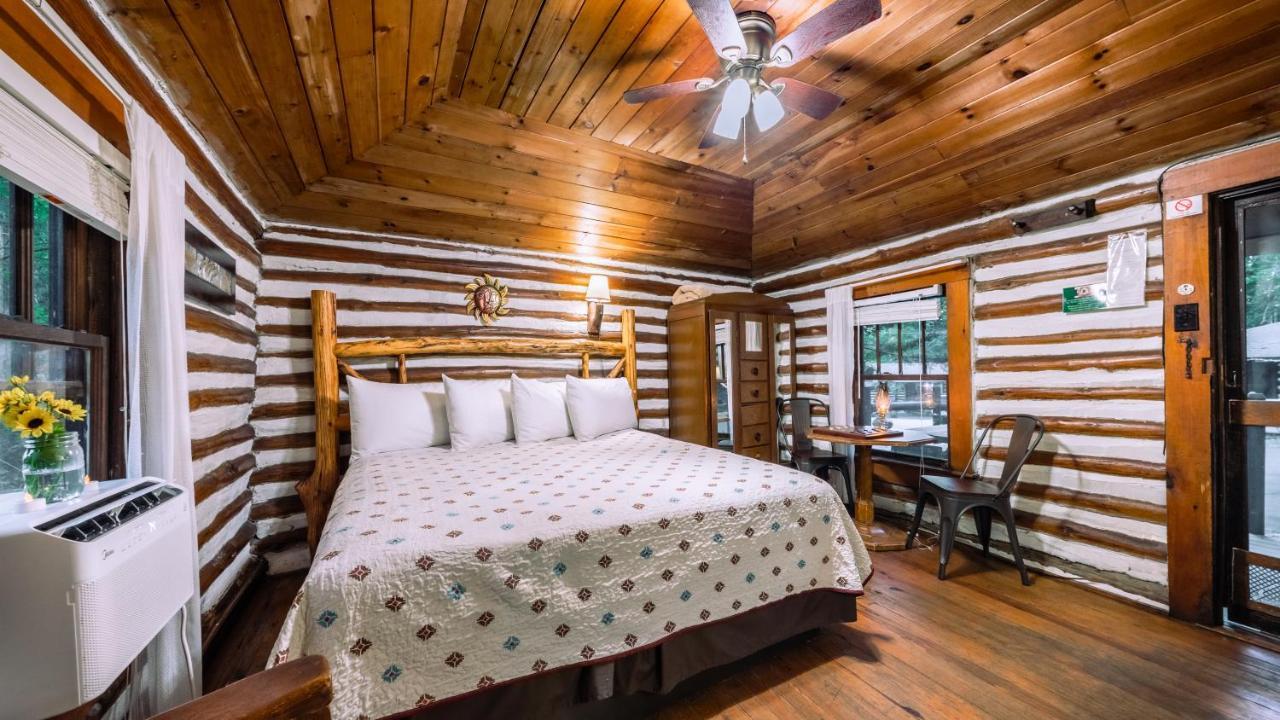 Log Cabin Motor Court แอชวิลล์ ภายนอก รูปภาพ