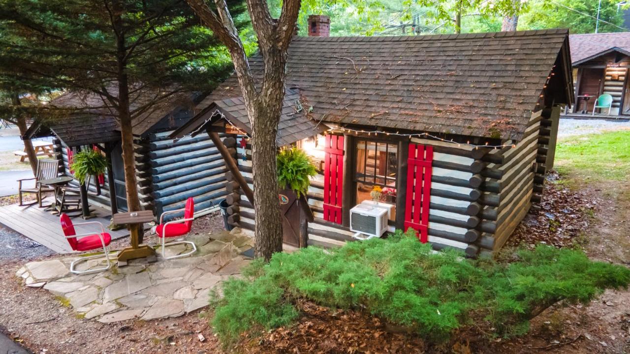 Log Cabin Motor Court แอชวิลล์ ภายนอก รูปภาพ