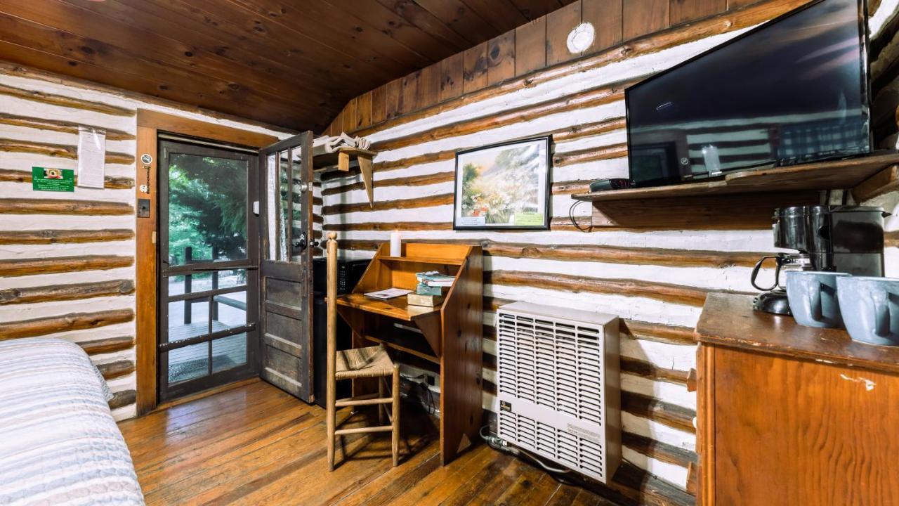 Log Cabin Motor Court แอชวิลล์ ภายนอก รูปภาพ