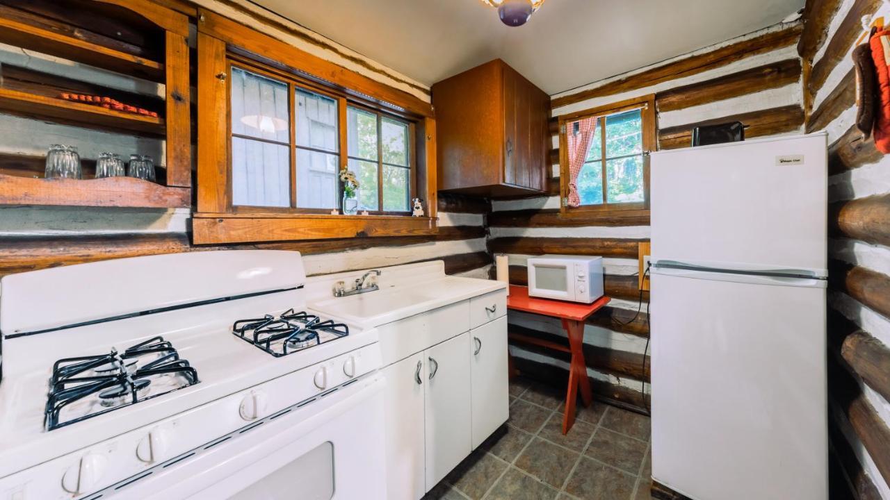 Log Cabin Motor Court แอชวิลล์ ภายนอก รูปภาพ