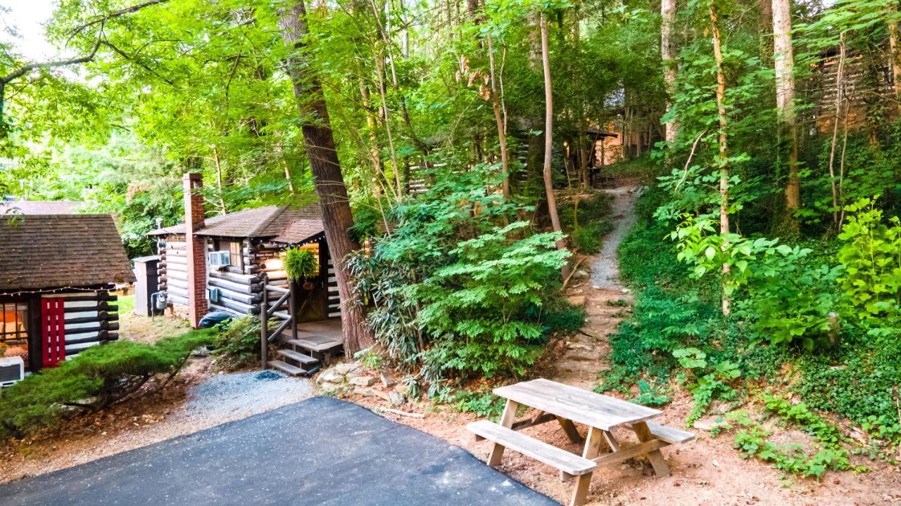 Log Cabin Motor Court แอชวิลล์ ภายนอก รูปภาพ