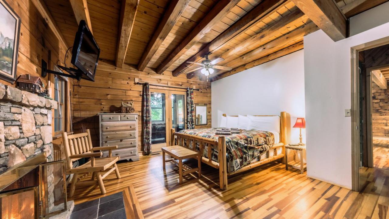 Log Cabin Motor Court แอชวิลล์ ภายนอก รูปภาพ