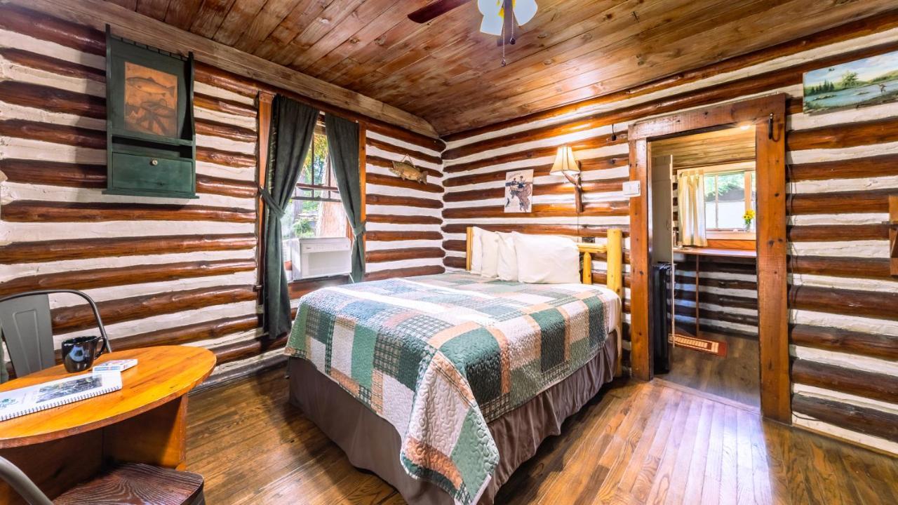 Log Cabin Motor Court แอชวิลล์ ภายนอก รูปภาพ