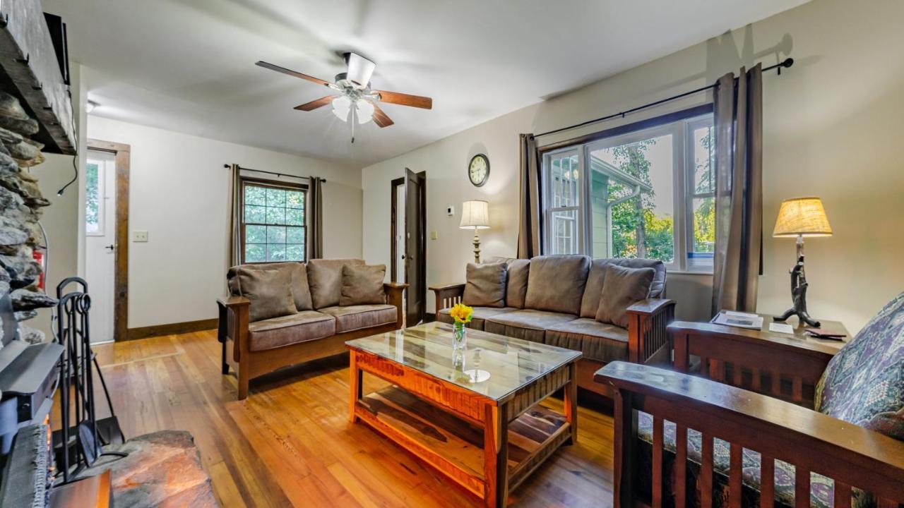 Log Cabin Motor Court แอชวิลล์ ภายนอก รูปภาพ