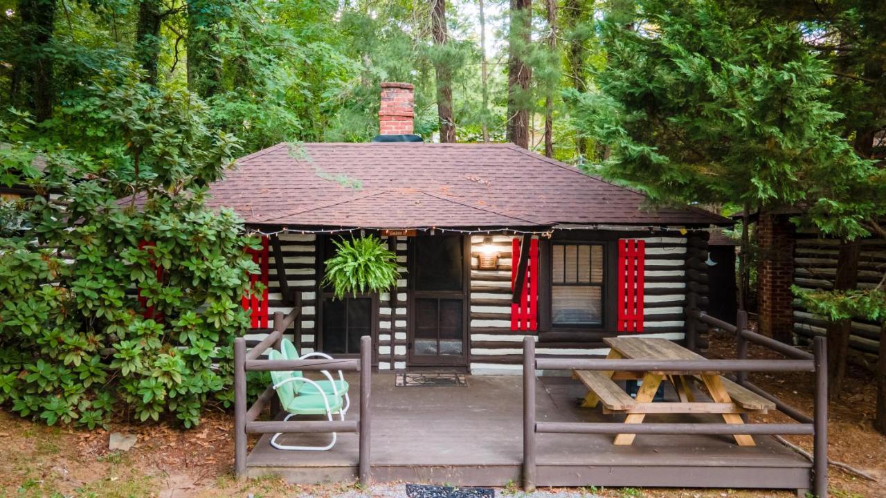 Log Cabin Motor Court แอชวิลล์ ภายนอก รูปภาพ
