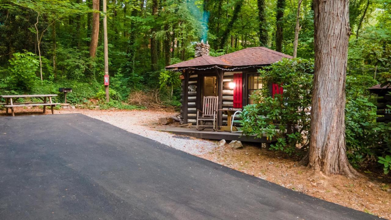 Log Cabin Motor Court แอชวิลล์ ภายนอก รูปภาพ